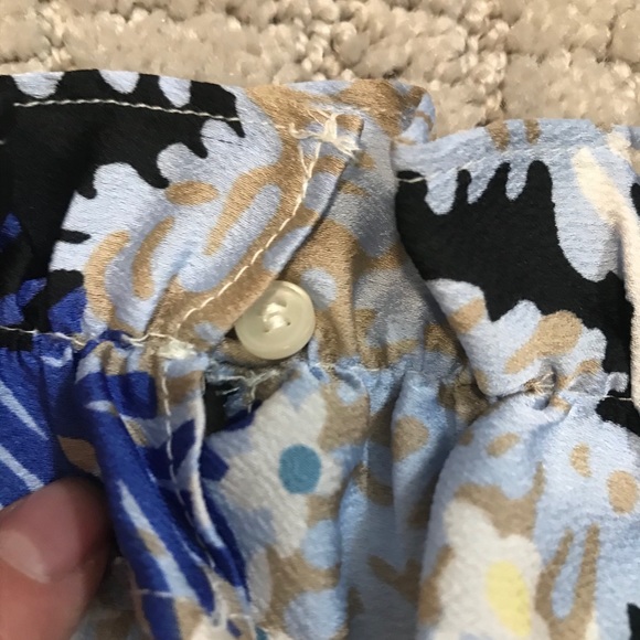 Ruffled sleeveless blouse - Picture 4 of 5